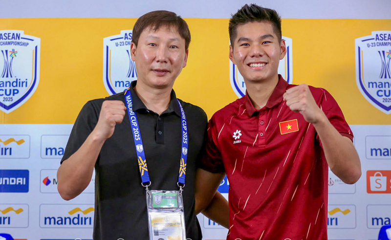 nguyen-hieu-minh-khoi-dau-an-tuong-trong-mau-ao