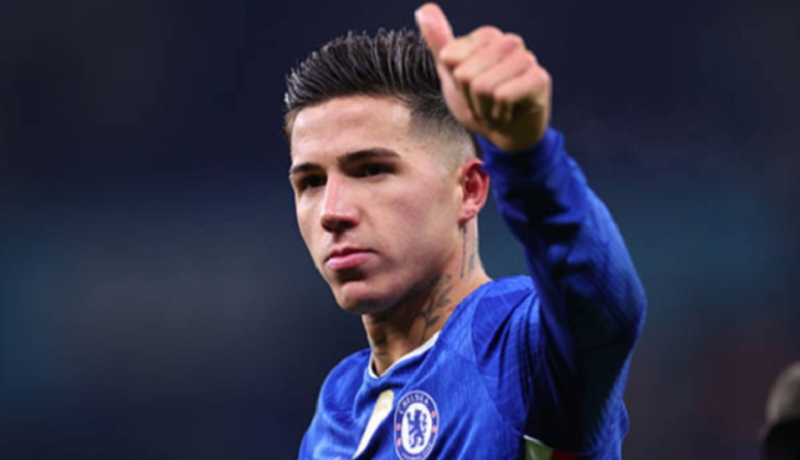 enzo-fernandez-ganh-vac-chelsea-giua-tam-bao-etihad